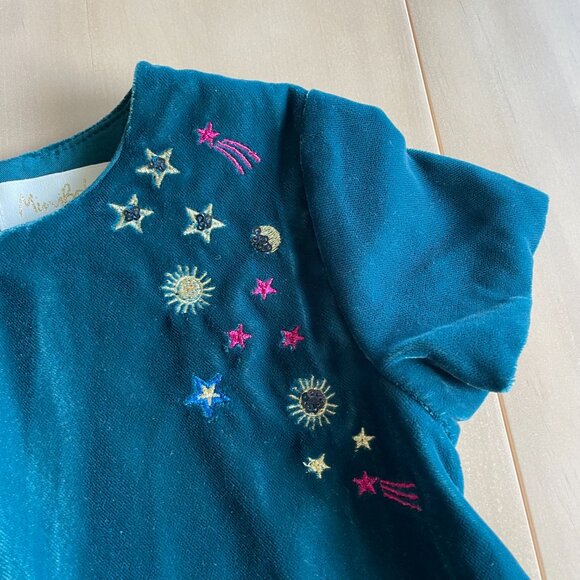 Mini Boden Girls Velvet Celestial Space Embroidered Green Dress - Size 4/5 - Picture 5 of 9